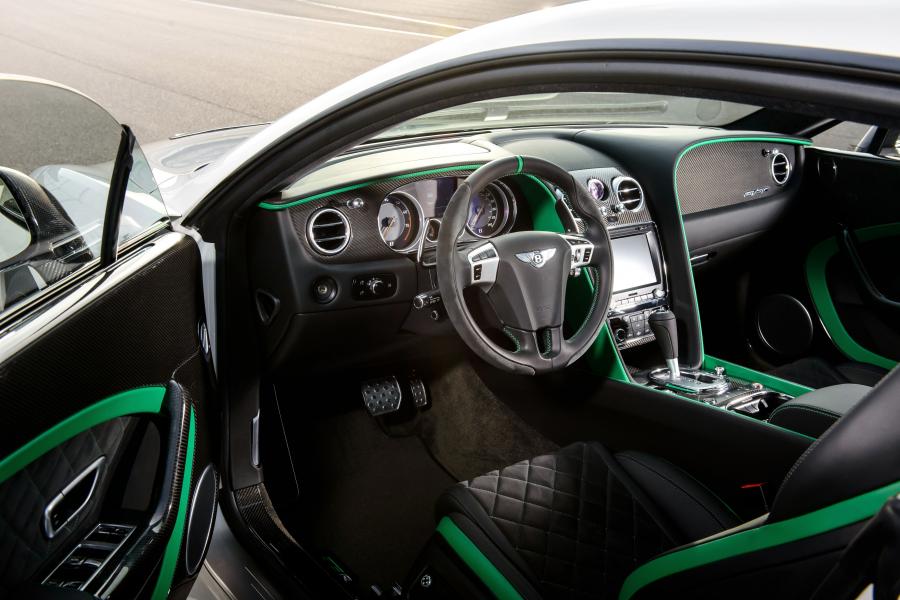 Интерьер Bentley Continental GT3-R 2015 года  (фото 20 из 23)